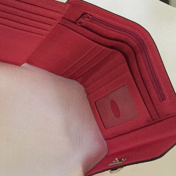 Liz Claiborne pink wallet - Picture 4 of 5